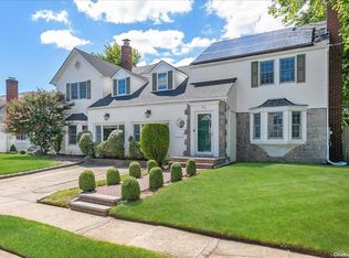 33 Murdock Rd, East Rockaway, NY 11518