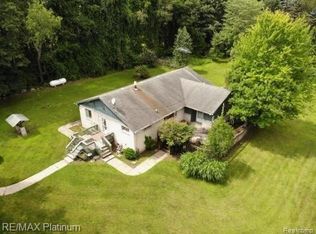 5990 Fish Lake Rd, Holly, MI 48442