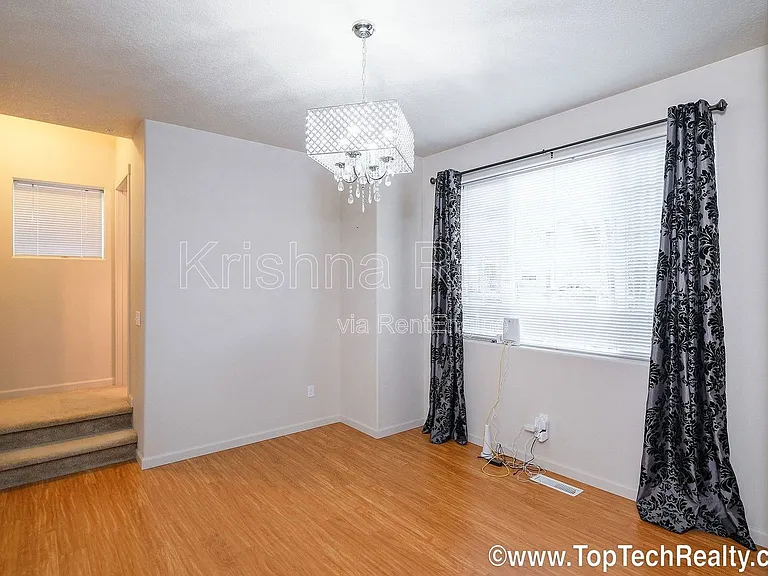 477 NE Edgeway Dr — Photo 10
