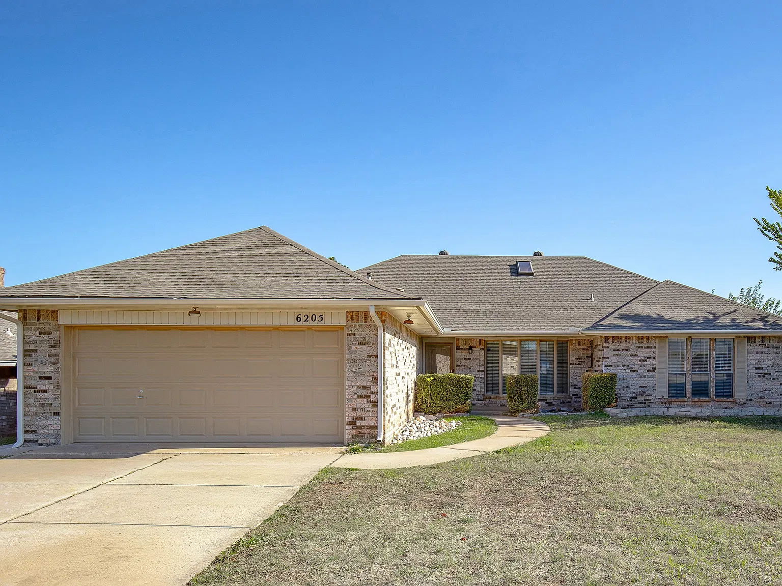 4 bed, 2535 sqft, $2,150 — Photo 1