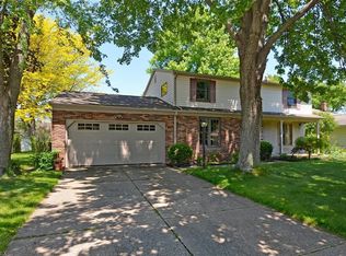 21160 Robinhood Ave, Fairview Park, OH 44126