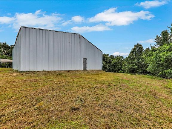 3rd image of 18200 Hickory Ln