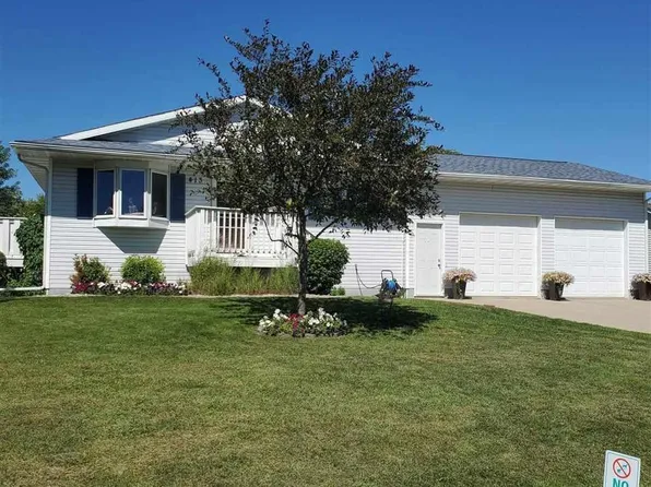 413 E Nathan St, Lake Crystal, MN 56055