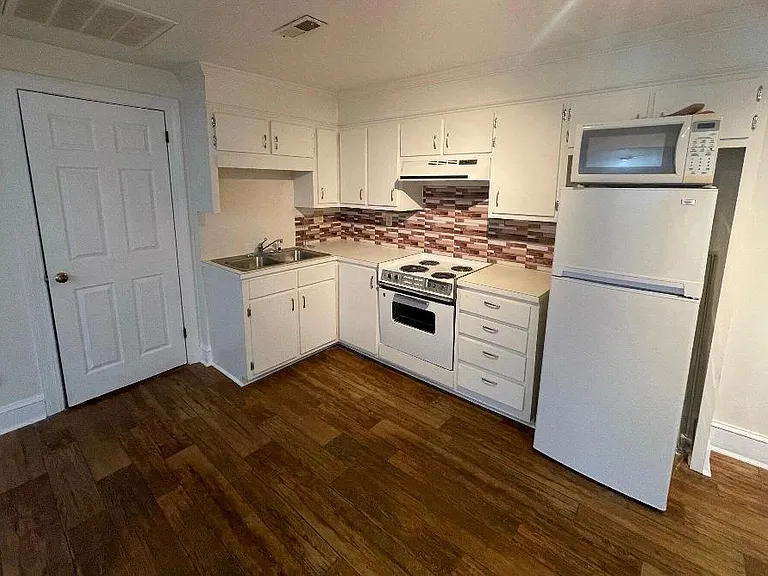 1203 E 5th St #B — Photo 6