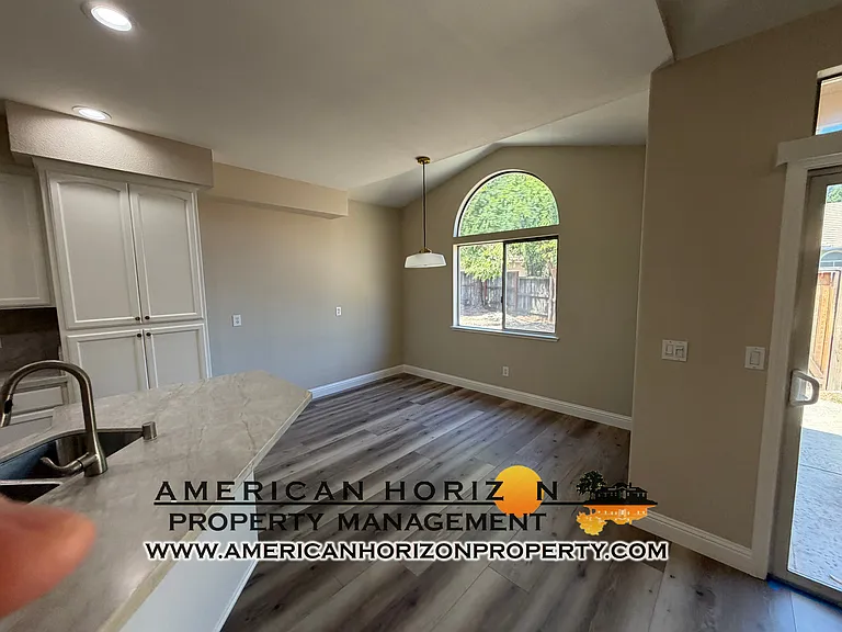 401 Cromwell Ct — Photo 8