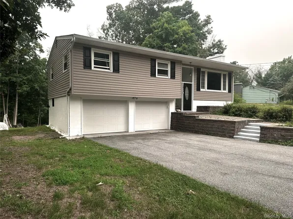 171 Roosevelt Rd, Hyde Park, NY 12538