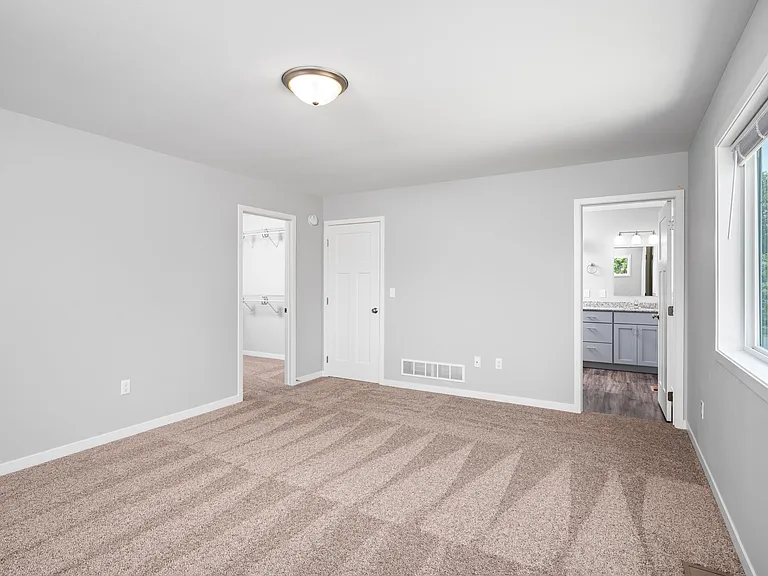 646 Columbia Ct — Photo 8