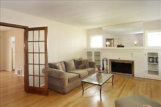 3rd image of 531 Montrose Ave