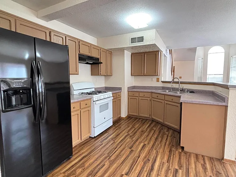 7440 Luz De Lumbre Ave — Photo 6