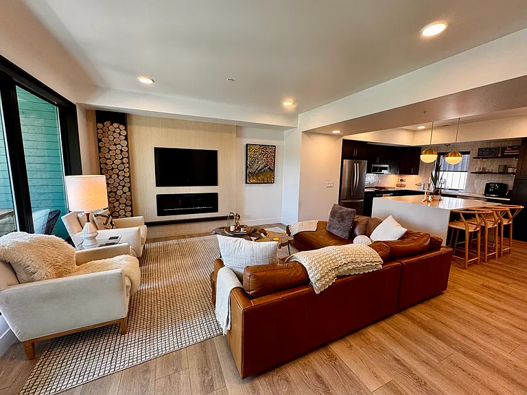 311 W Peach St #2 — Photo 2