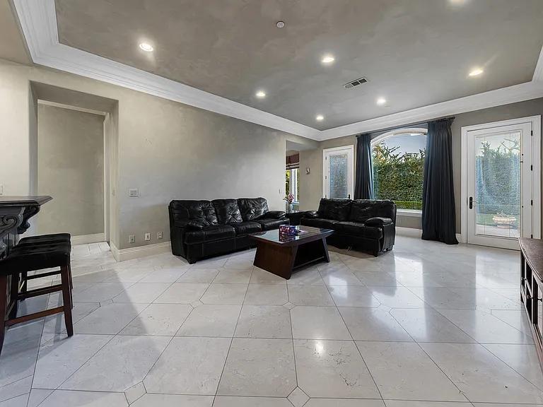150 W Naomi Ave — Photo 13