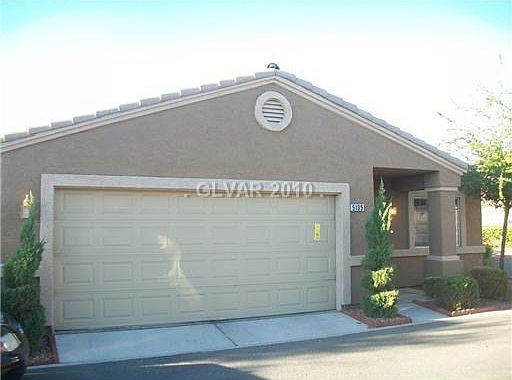 Front of House with 2 car garage