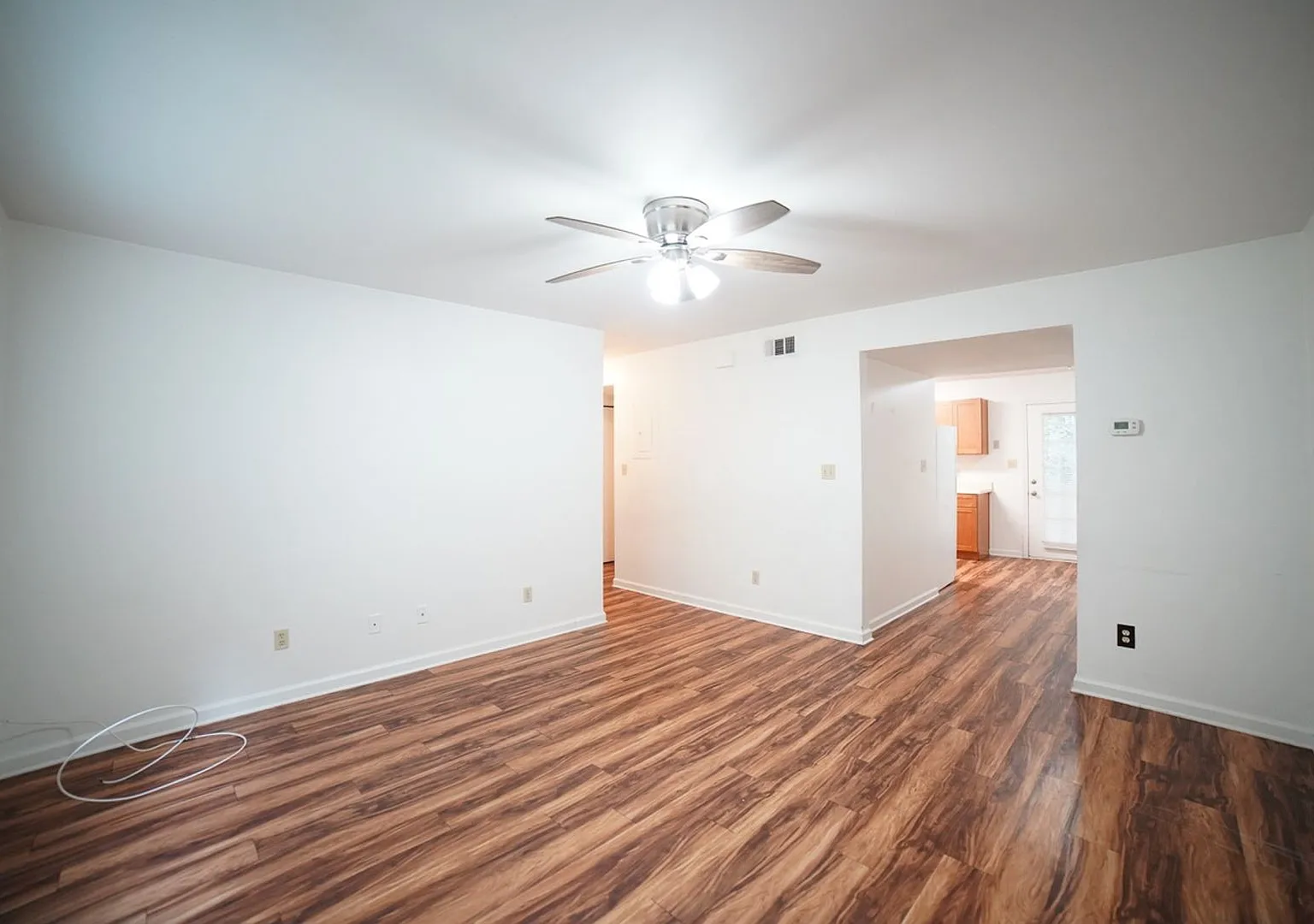 2555 Chateau Lane Apartments — Photo 3