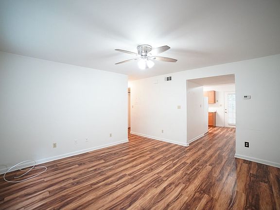 3rd image of 2555 Chateau Ln APT 2