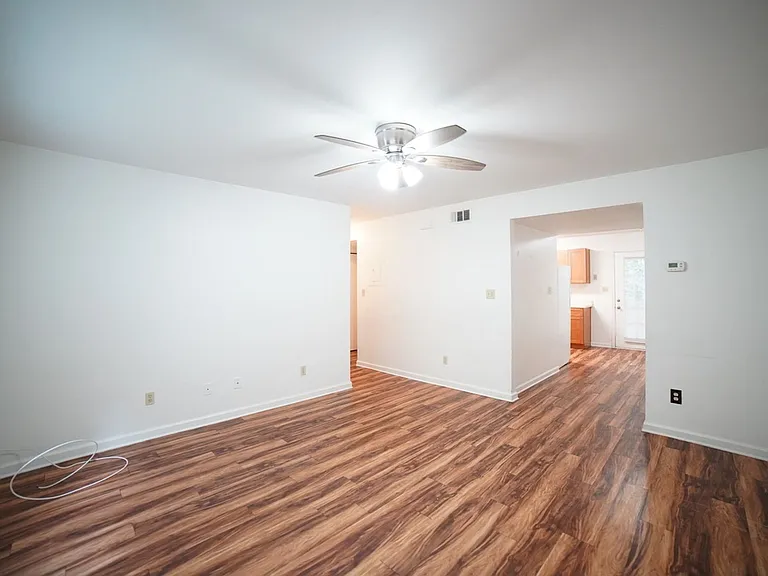2555 Chateau Ln — Photo 3