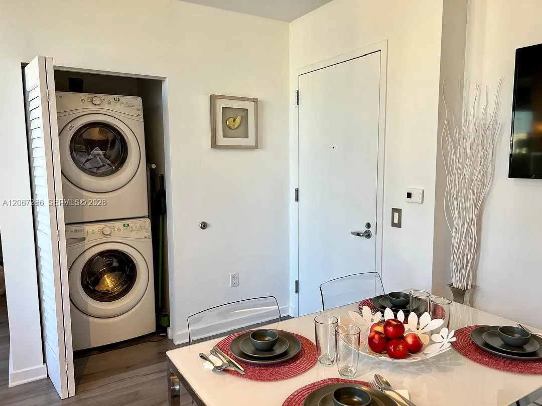 1 bed, 430 sqft, $2,500 — Photo 3