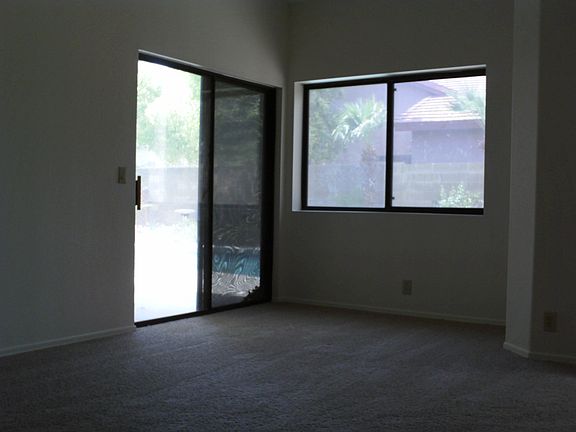 4th image of 5818 E Jensen St