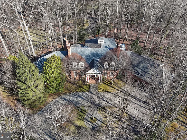 8541 Old Dominion Dr — Photo 1