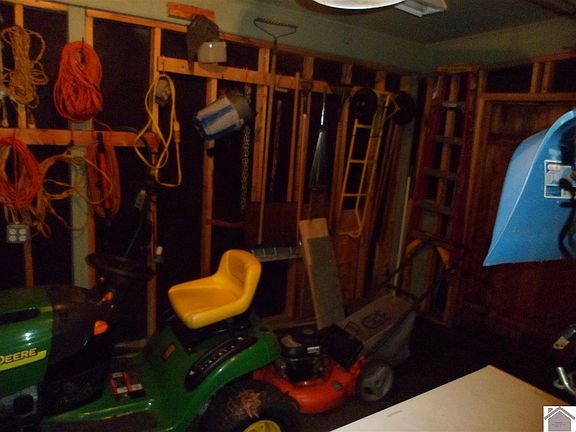 5th image of 212 Fairlane Dr