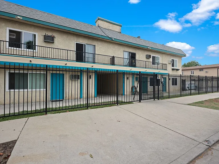 14700 Strathern St #17A — Photo 14