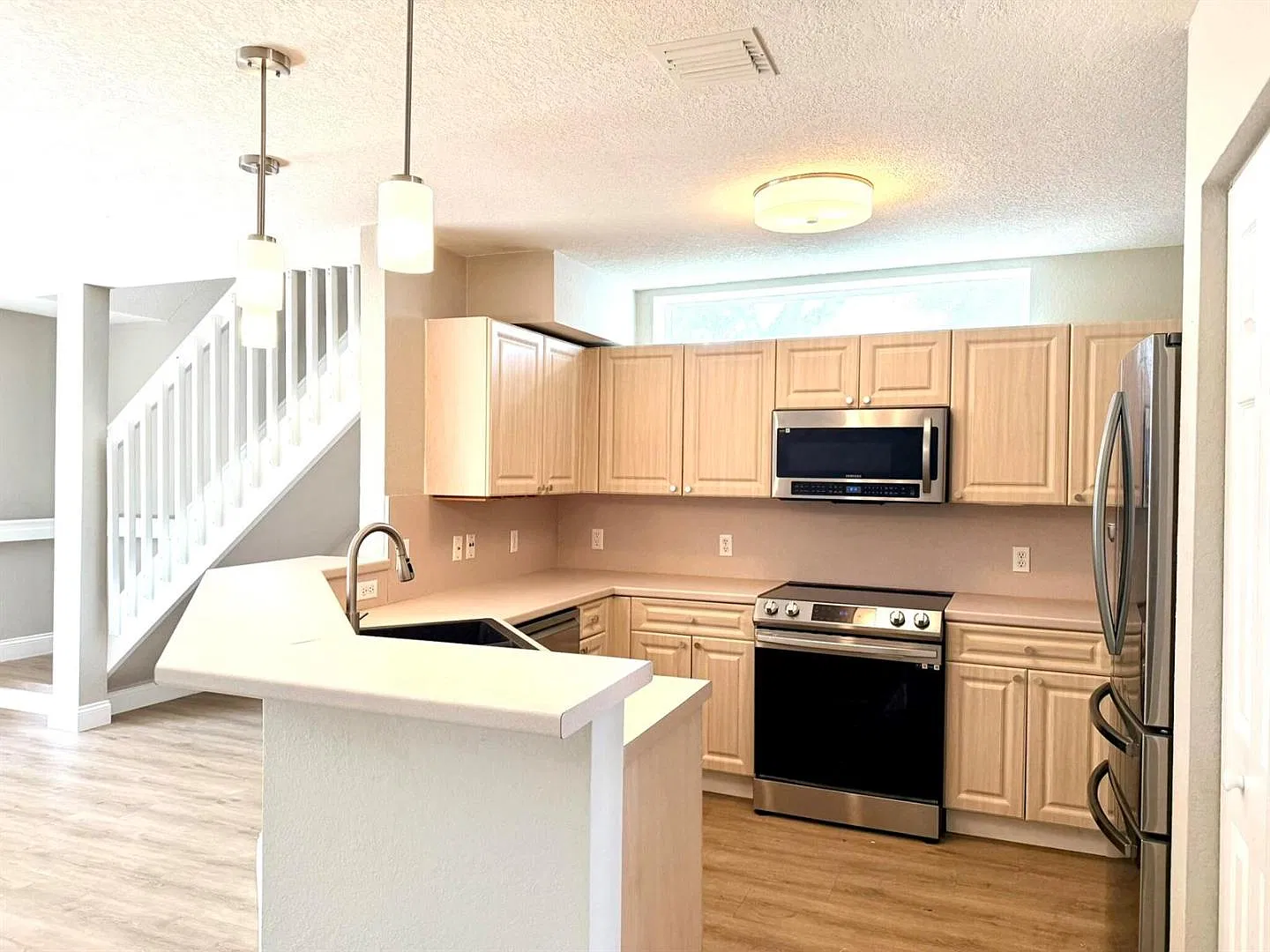 8956 NW 38th Dr - 8956 — Photo 2