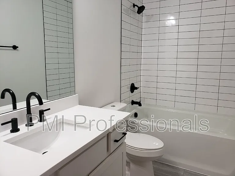 215 Eisenhower Dr #A — Photo 8