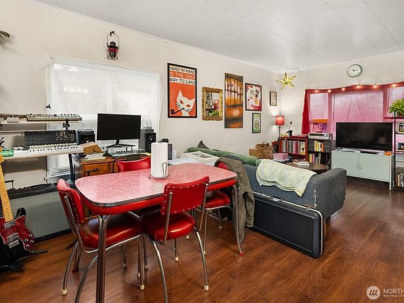 5th image of 2509 Oakes Ave #2