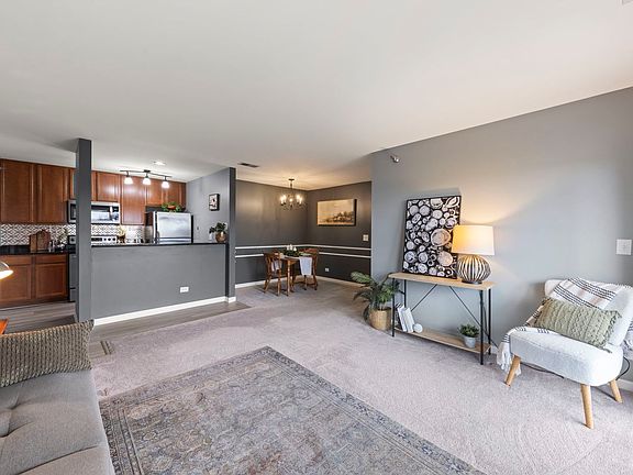 2nd image of 208 Glengarry Dr APT 302