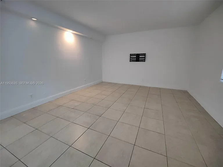 181 Wimbledon Lake Dr — Photo 11