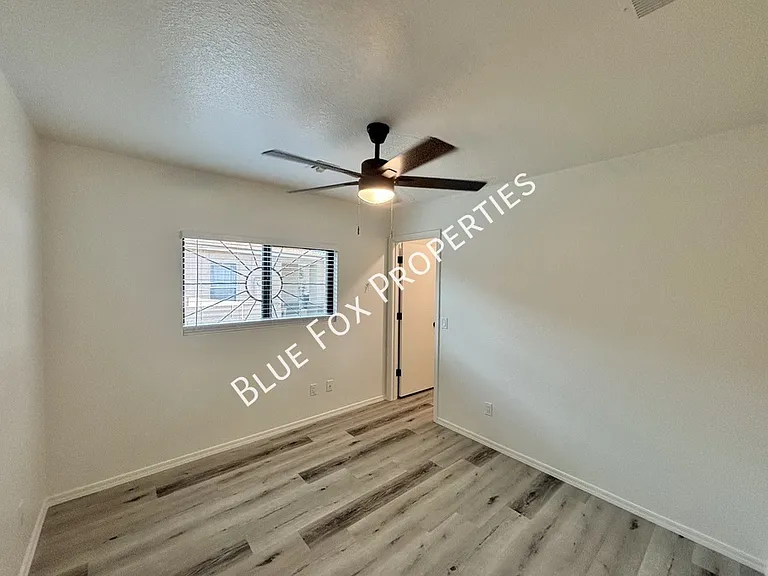 5369 S Waterloo Ln — Photo 16