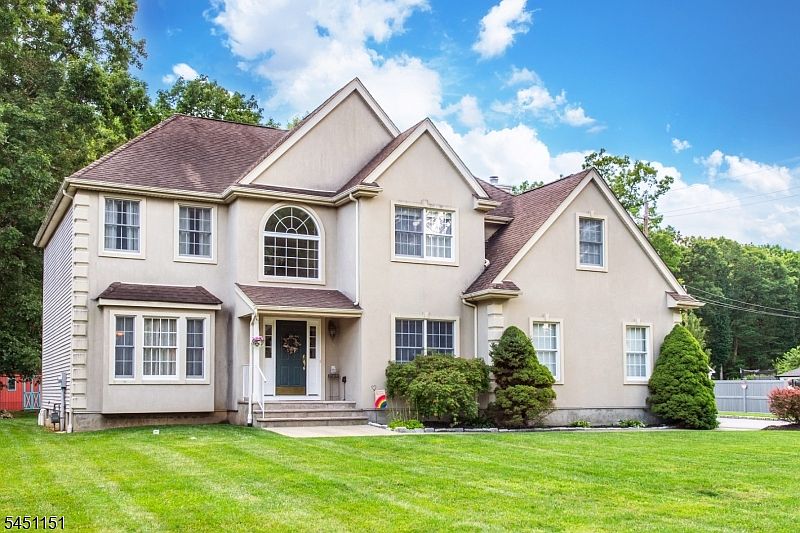 1st image of 2 Kingston Ct