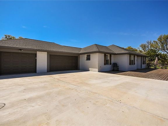 5th image of 605 Carriage Oaks Dr