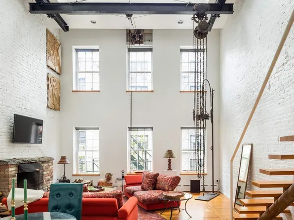 218 E 25th St #2, New York, NY 10010