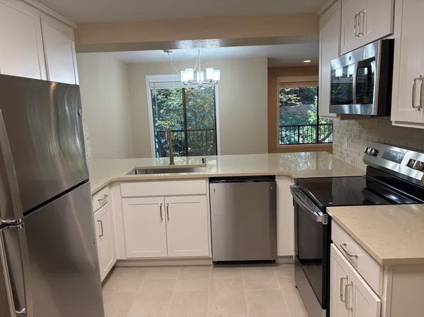 12727 NE 116th Ln APT F1, Kirkland, WA 98034