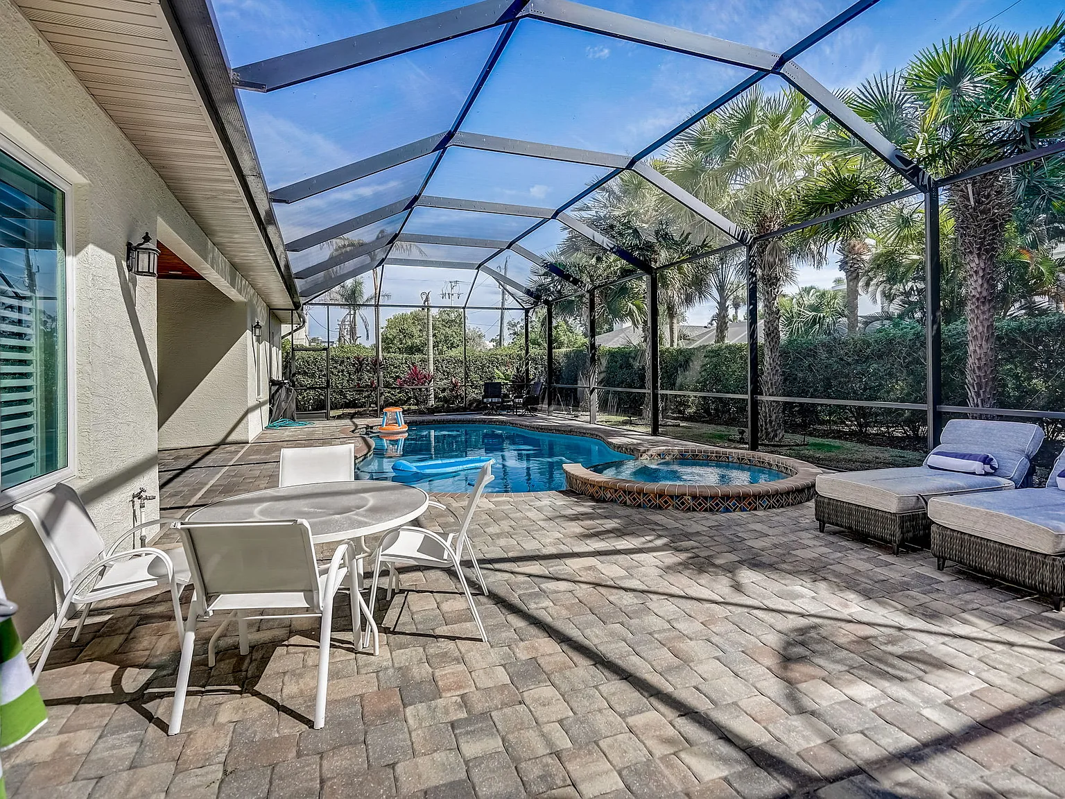 5 bed, 5.5 bath, 3043 sqft, $24,000 — Photo 2