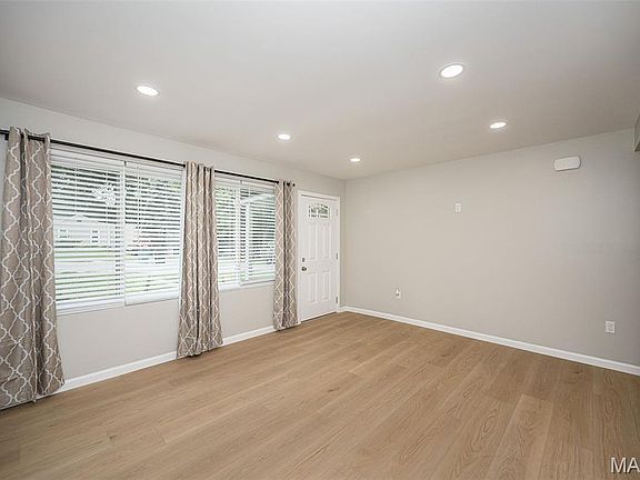3rd image of 7706 Genesta St