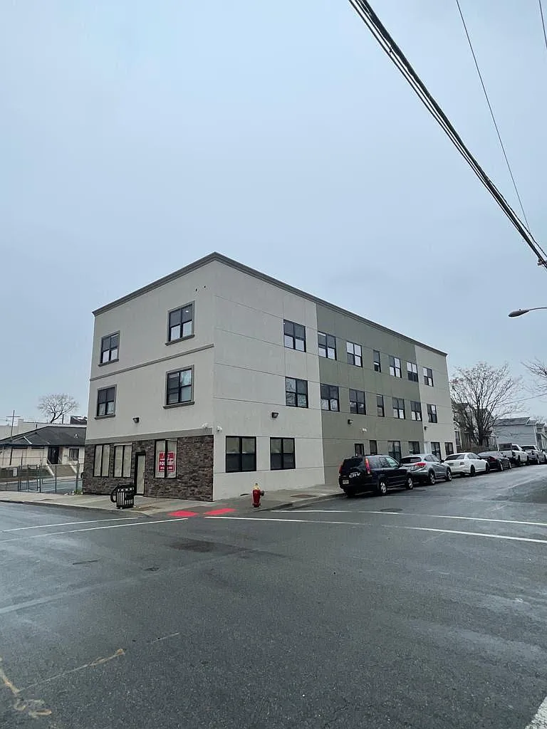 1 bed, $1,677 — Photo 1