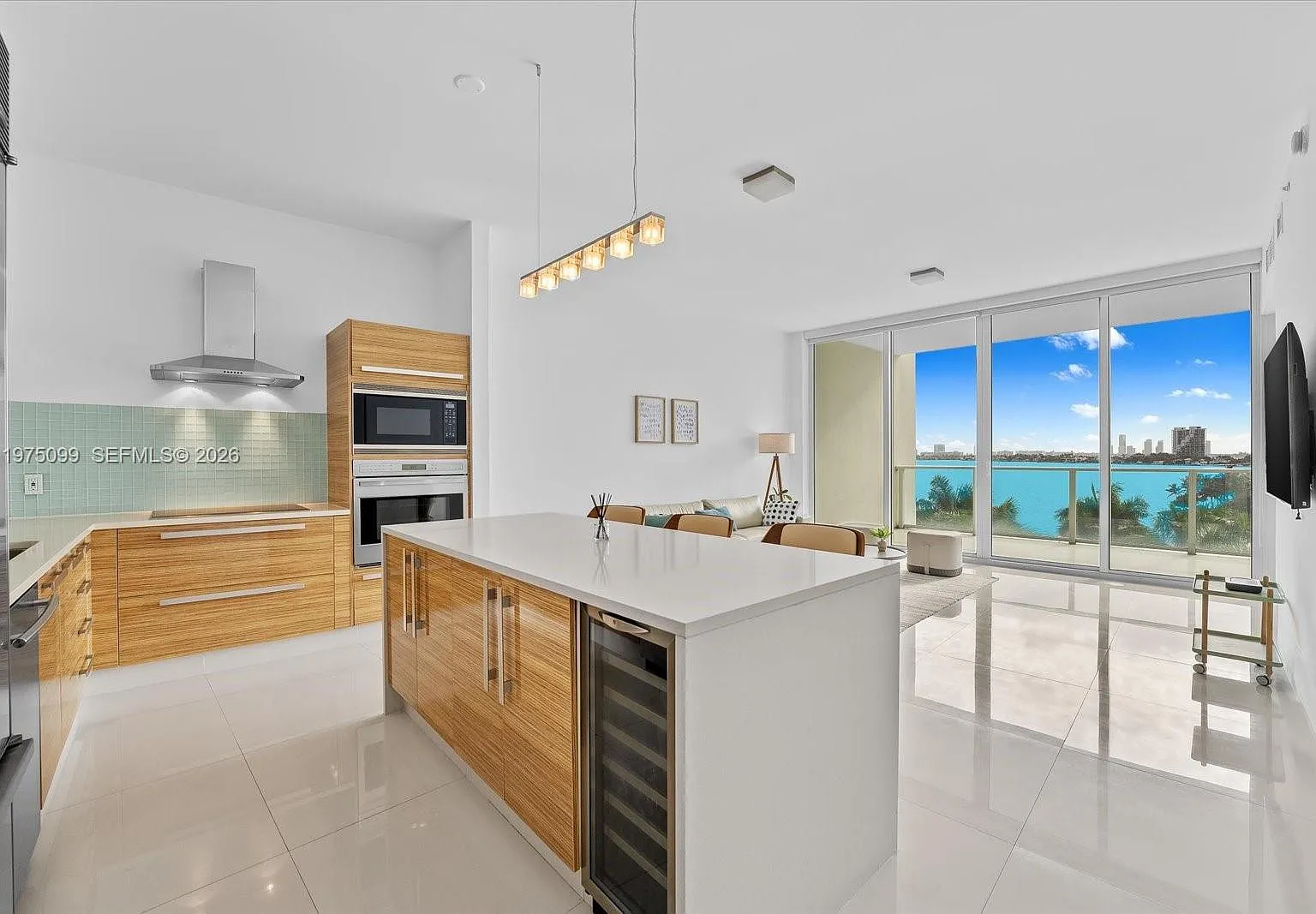 Paramount Bay Condo — Photo 1