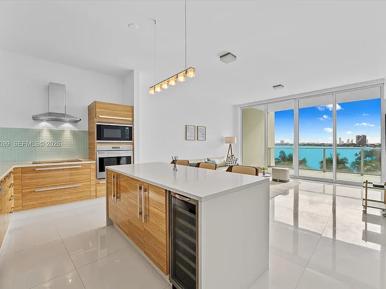 2020 N Bayshore Dr #605 — Photo 1