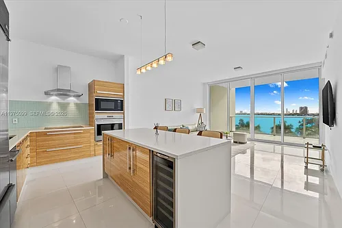 2020 N Bayshore Dr #605 Photo 1