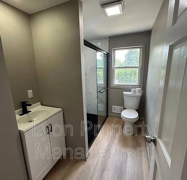 28 Lauder Ave — Photo 11