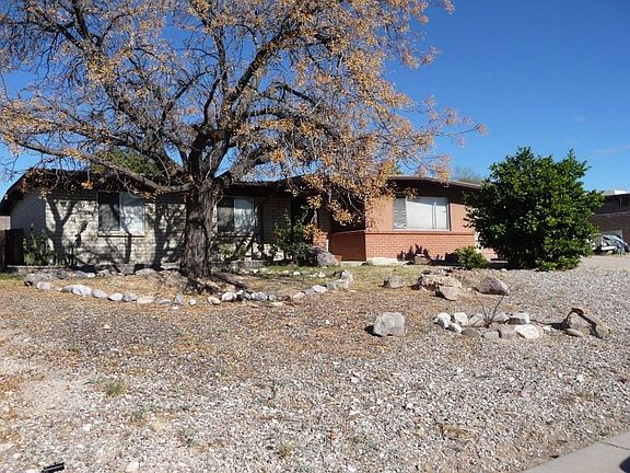 3rd image of 9825 E Victoria Ln