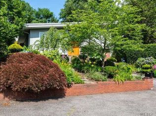 150 Cow Neck Rd, Port Washington, NY 11050