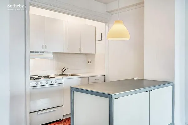 Rented by Sotheby's International Realty | media 10