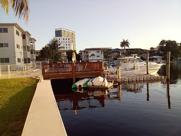 4th image of 462 Golden Isles Drive #110