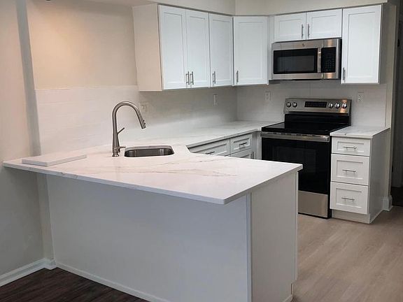 5th image of 15 Heather Ct