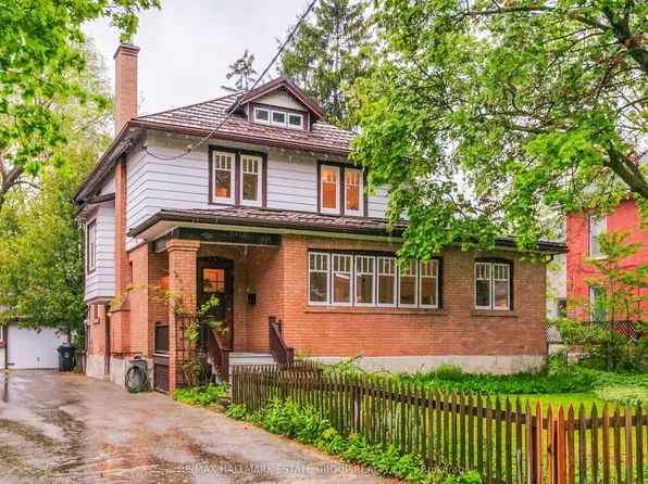 21 Cross St, Toronto, ON M9N 2B8