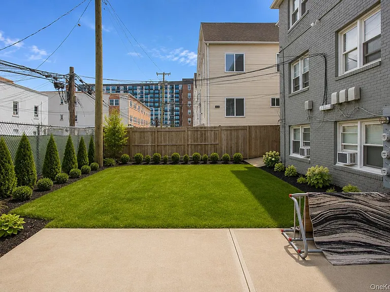 248 E Broadway #5 — Photo 24