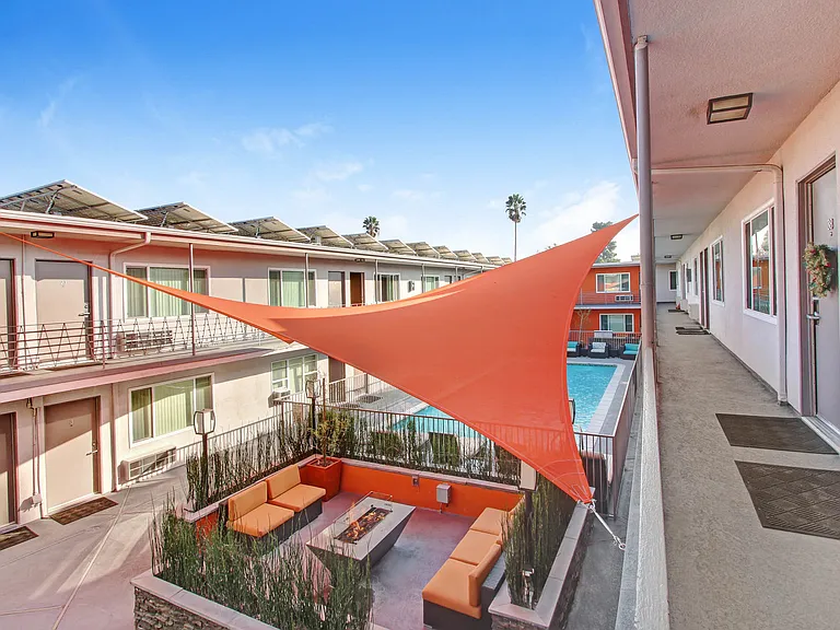 Twin Palms — Photo 23