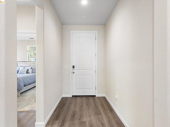 4th image of 4352 Vanguard Dr